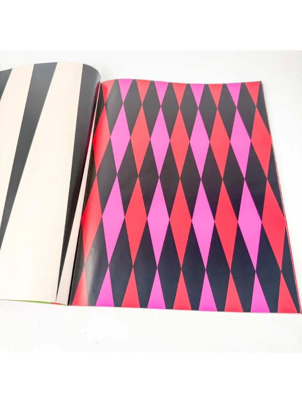2022 Holiday Wrapping Paper Book Greetings From Gucci 10 Pages Geometric Pattern